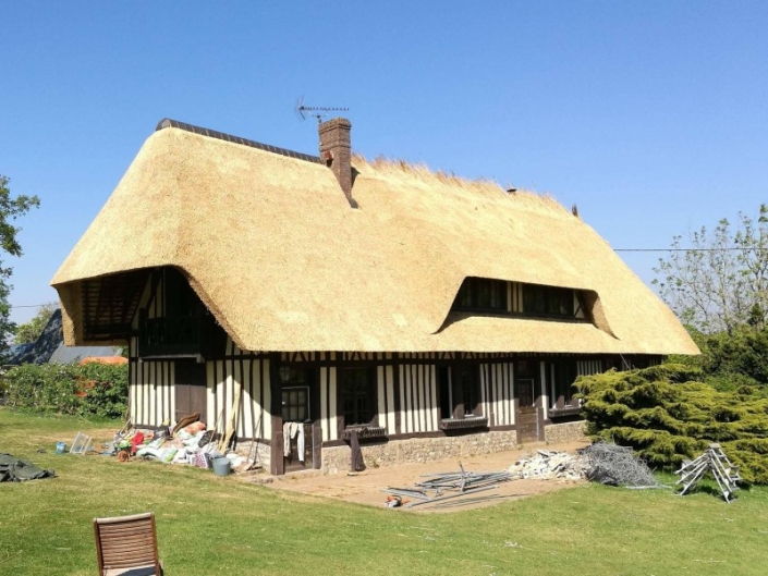 Création d'un toit de chaume