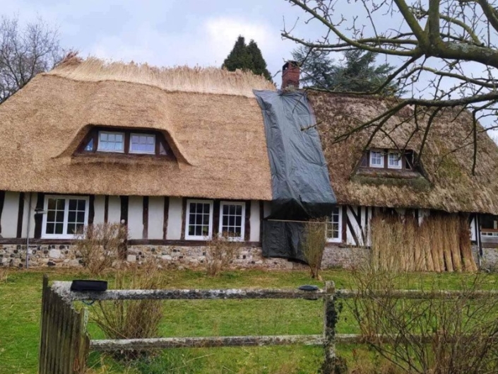 Rénovation d'un toit de chaume